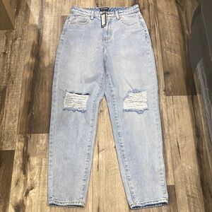 PrettyLittleThing knee rip mom jeans. Size 8